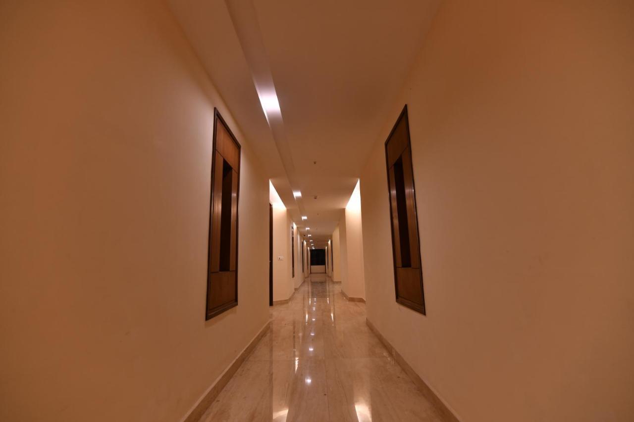 Hotel Krishna Palace Ayodhya Zewnętrze zdjęcie