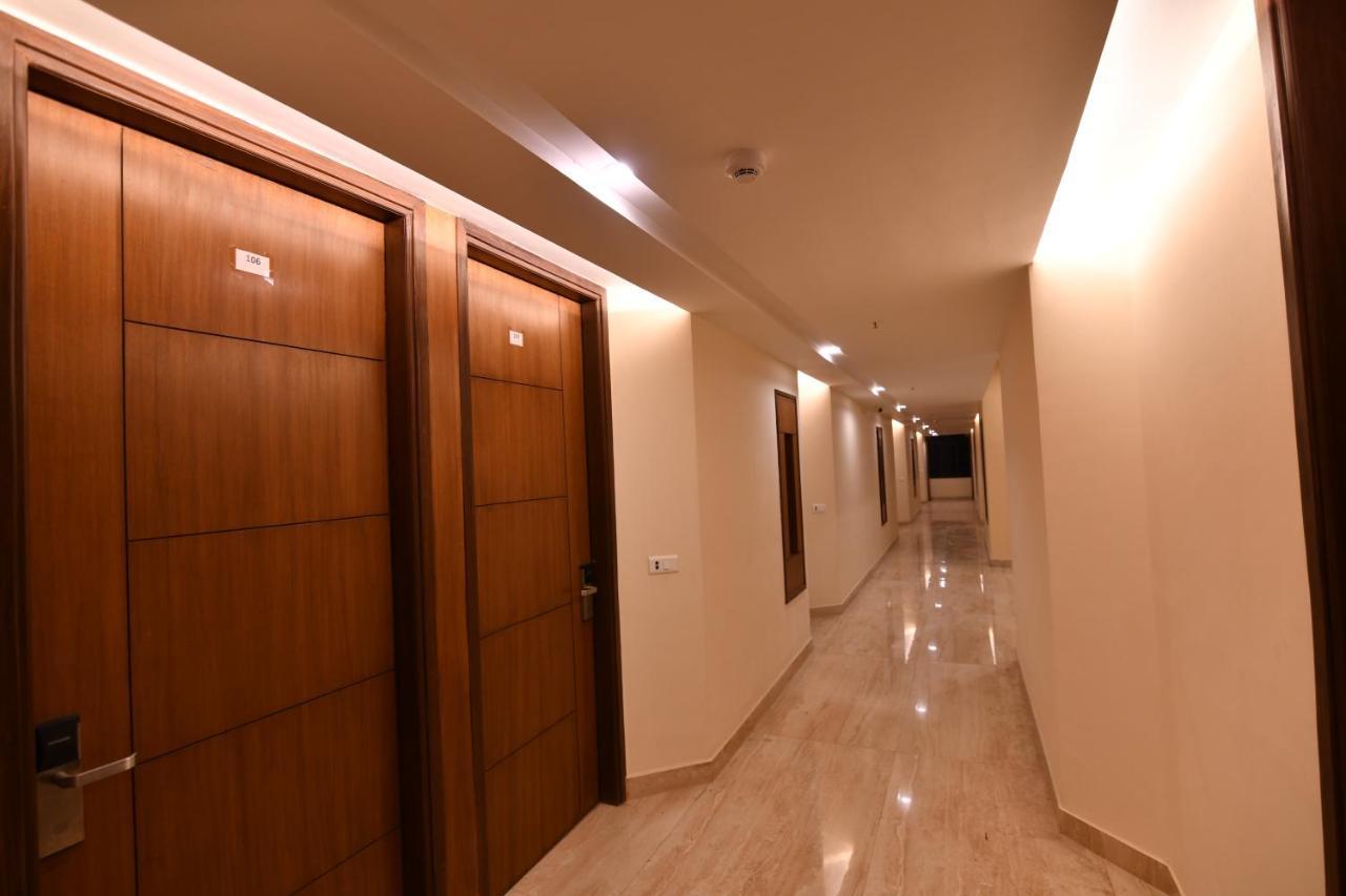 Hotel Krishna Palace Ayodhya Zewnętrze zdjęcie