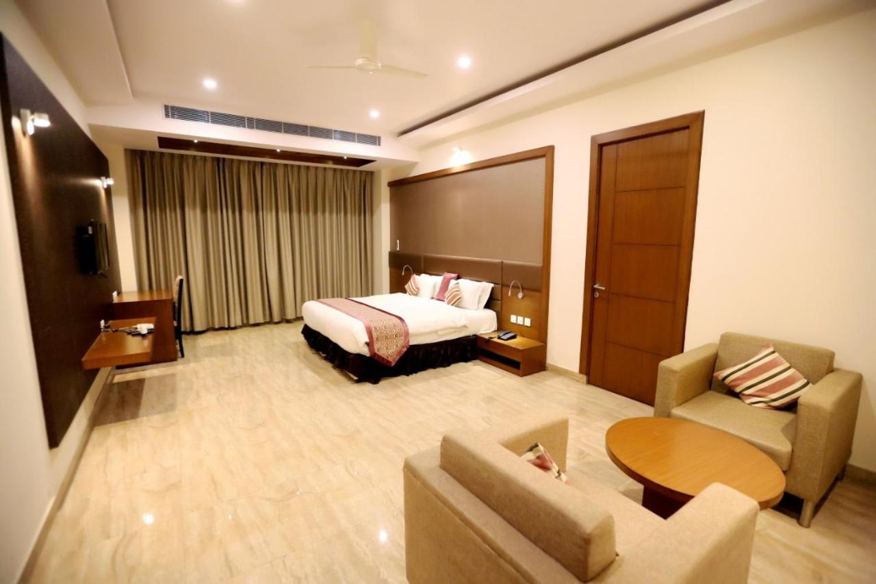 Hotel Krishna Palace Ayodhya Zewnętrze zdjęcie