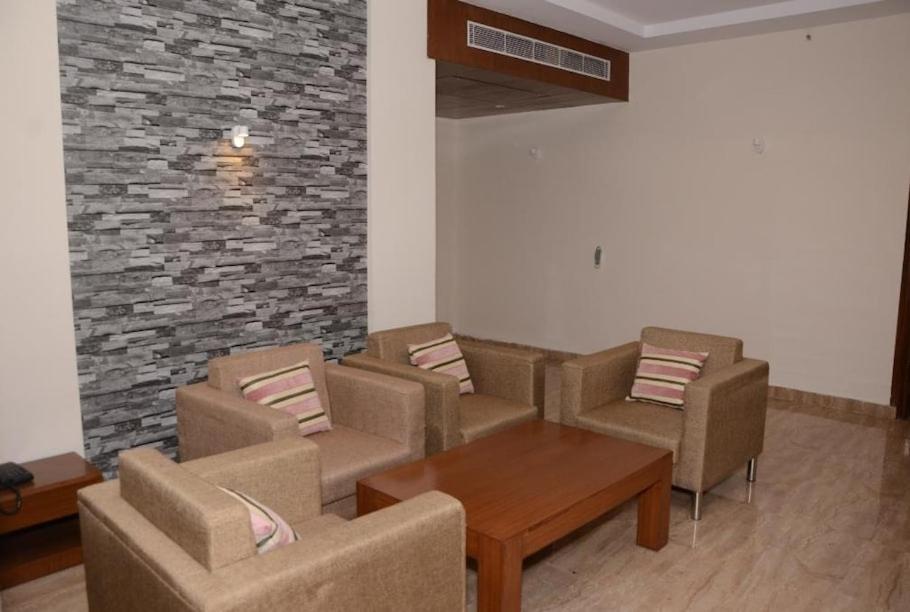 Hotel Krishna Palace Ayodhya Zewnętrze zdjęcie