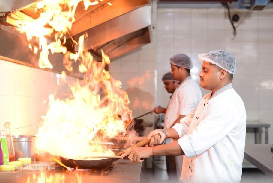Hotel Krishna Palace Ayodhya Zewnętrze zdjęcie