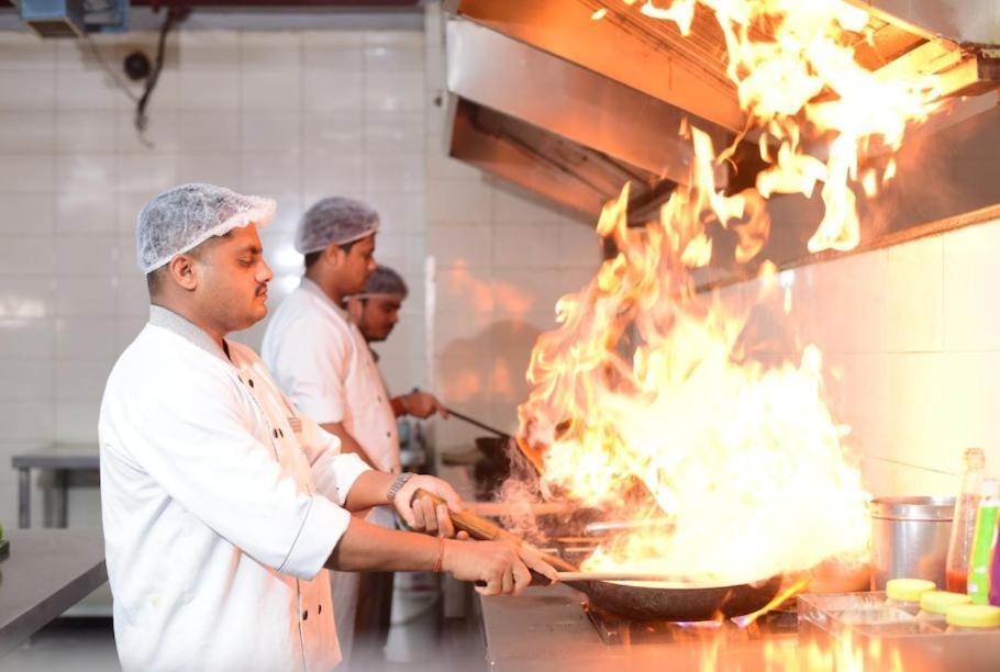 Hotel Krishna Palace Ayodhya Zewnętrze zdjęcie