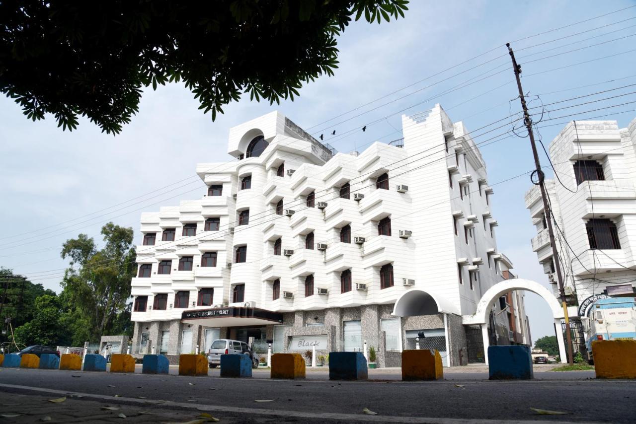 Hotel Krishna Palace Ayodhya Zewnętrze zdjęcie